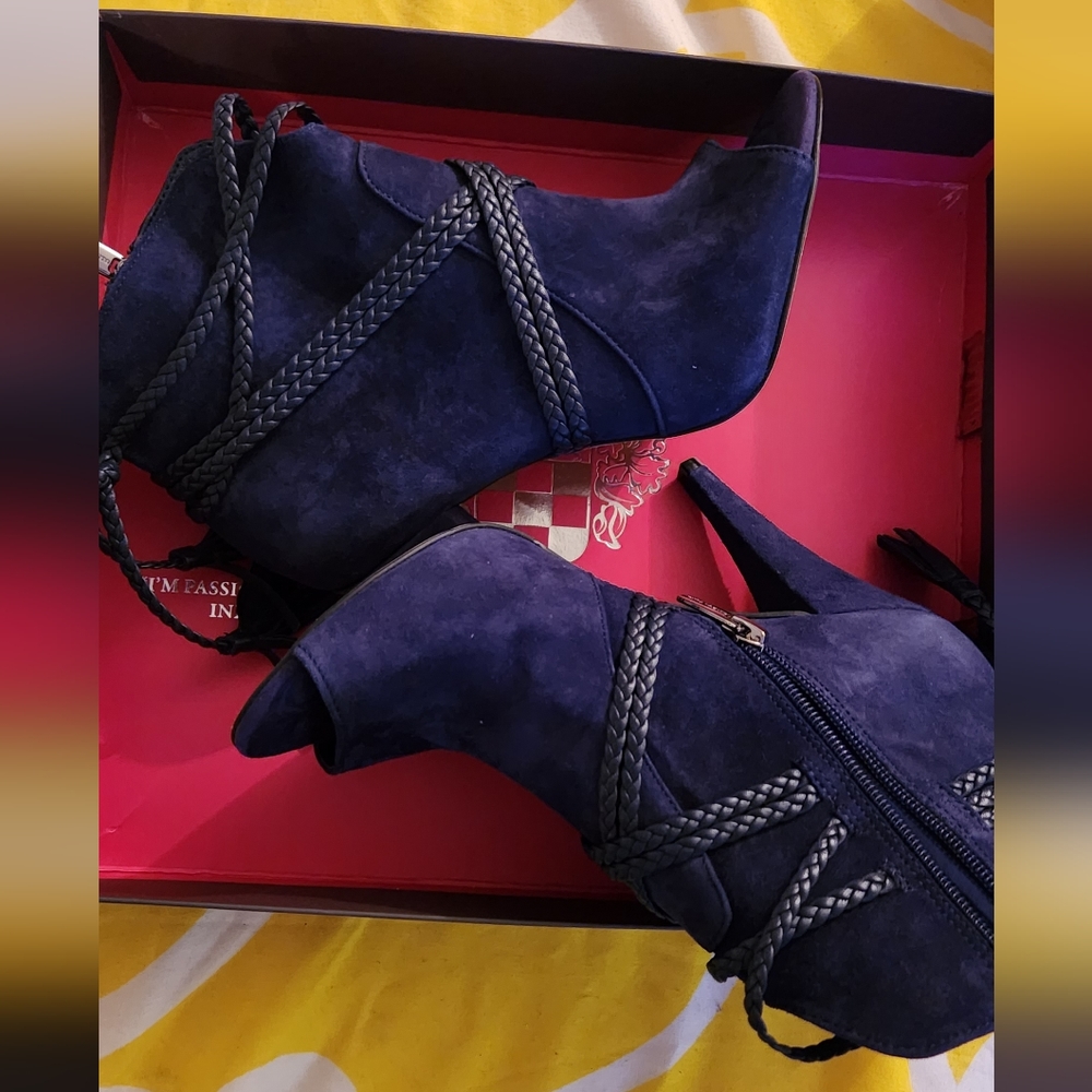 VINCE CAMUTO BOOTIE